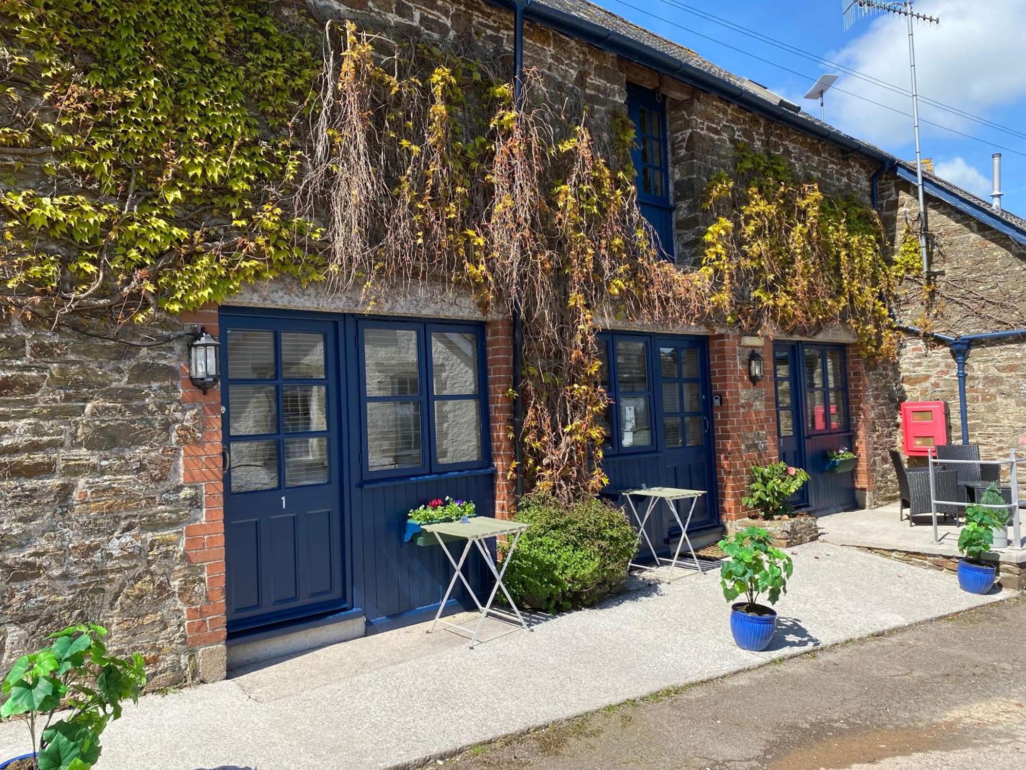 The Ivy Barn Holbeton Hotel ภายนอก รูปภาพ